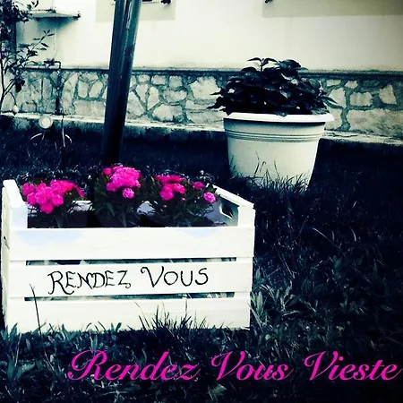 アパートホテル Rendez Vous 3*